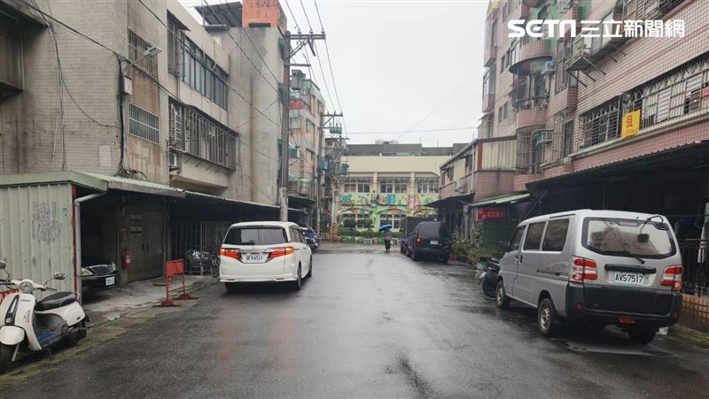 愛車停家門口遭撞　他報案發現警車竟肇逃