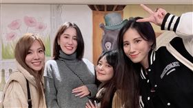 Apple(左二)懷孕跟好姐妹聚會，妹妹瑤瑤（右）意外洩漏寶寶性別。（圖／翻攝IG）