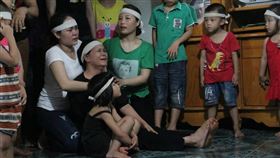 《九槍》真實記錄外籍移工的血淚。（圖／導演蔡崇隆提供）