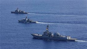 菲美海軍「齊心協力」聯合軍演美菲日韓11月9日到20日將在鄰近台灣的菲律賓巴丹群島和近南海的巴拉旺島等處聯合演習。圖為菲律賓與美國海軍10月8日進行「齊心協力」（SAMASAMA）聯合軍演。（菲律賓海軍提供）中央社記者陳妍君馬尼拉傳真  112年11月3日