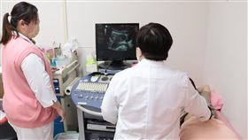 醫師說，臨床上統計子宮內膜癌的病人，發現肥胖、高血壓、糖尿病、早經、超過55歲停經、未曾生育的婦女，罹患的機率比較高。（圖／翻攝自彰化醫院）