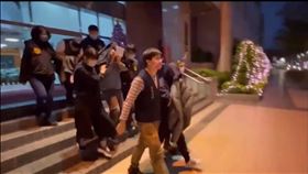 水電工替微型基地台業者、出租套房、餐酒館等改電表竊電，共詐電費超過4千萬。（圖／翻攝畫面）