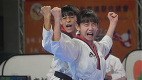 混合雙人國中金牌龍山國中施卓冶／陳敏慧。（圖／主辦單位提供）