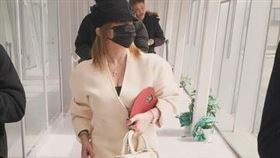 濱崎步近期愛用超大心型手機殼。（圖／翻攝自濱崎步IG）

