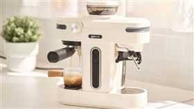 小資在家泡出大師級咖啡　磨豆、萃取、奶泡一機完成（業配勿用）