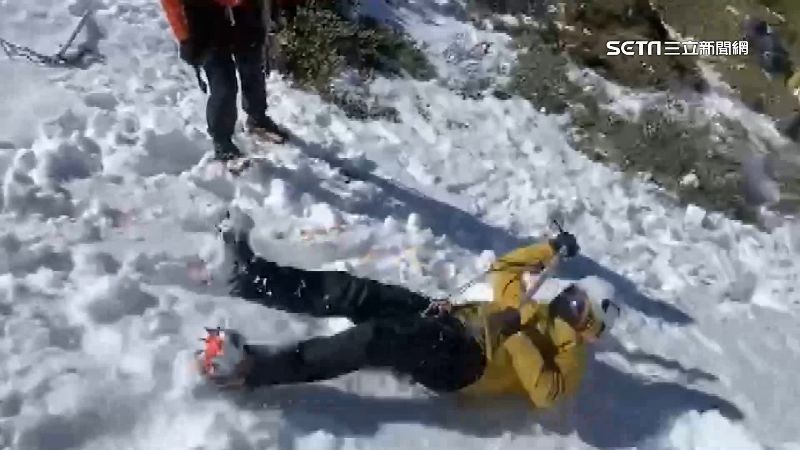 消防雪山特訓！冰斧滑落制動、架繩救援