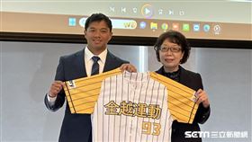 前旅日棒球好手吳念庭加盟崇越科技旗下甲組成棒「XPORTS 全越運動棒球隊」。(圖／記者蔡厚瑄攝影)
