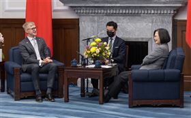 蔡英文總統今（7）日上午接見「愛沙尼亞國會友台小組訪問團」。（圖／總統府提供)