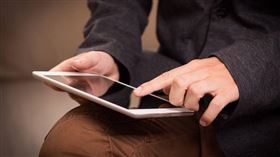 桃園一名男子化名「紅豆姐」，用各種方式借錢。（示意圖／翻攝自pixabay）