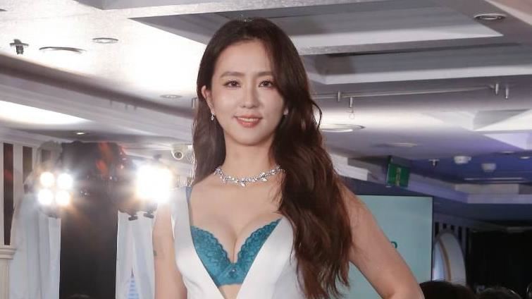 周曉涵記者會爆哭　情慾戲太露骨遭她嫌棄