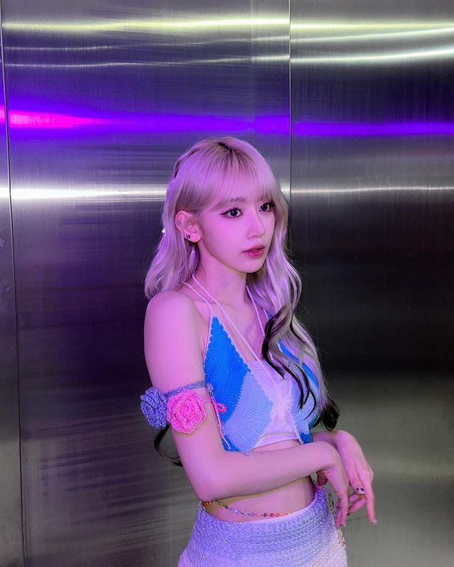 LE SSERAFIM宮脇咲良因舞台服裝疑似未能妥善遮蔽身體，相關片段在社群平台瘋傳。（圖／翻攝自X）