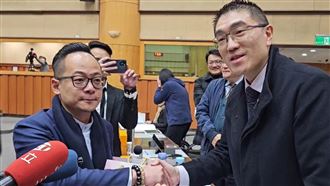 議長罷免風波降溫　謝國樑童子瑋握手破冰