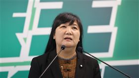 民進黨山地原住民提名現任立委伍麗華民進黨28日通過第4波立委徵召提名，於中執會後舉行記者會，宣布山地原住民選區提名現任立委伍麗華。中央社記者王飛華攝  112年6月28日