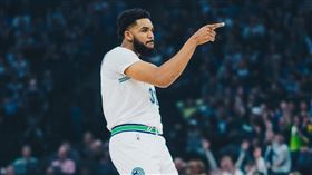 明尼蘇達灰狼中鋒唐斯（Karl-Anthony Towns）遭遇左膝半月板撕裂傷勢。（圖／翻攝自明尼蘇達灰狼官方X）