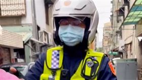 北市男子違規停車讓母親下車被開單。（圖／翻攝畫面）