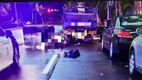 北市小貨車違規併排停車，陳姓國小代課老師擦撞慘死。（圖／翻攝畫面）