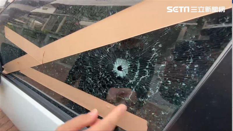 車停國小旁⋯彈襲車窗全碎！他：第3次了