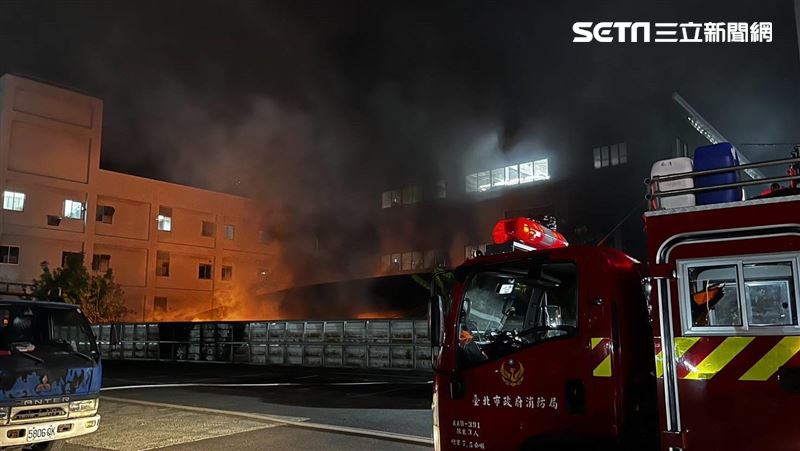 北市馬自達汽修廠突竄火　4機車遭焚毀