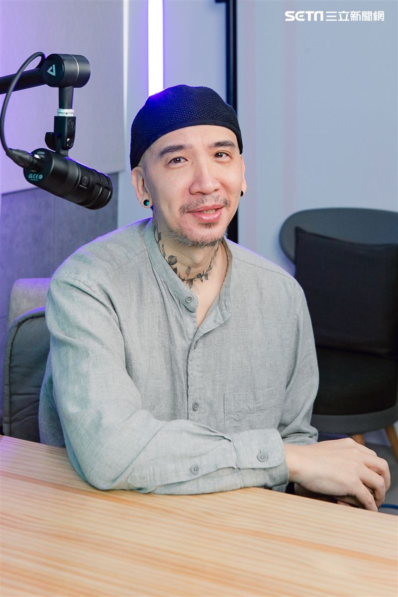 作家H三立新聞網專訪。（圖／記者楊澍攝影）
