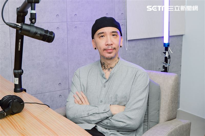 作家H三立新聞網專訪。（圖／記者楊澍攝影）