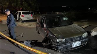 多車追逐互撞狂轟6槍　1男躲田中被揪出