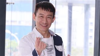 郭子乾驚爆娶小20歲嫩妻！60歲擁6塊腹肌