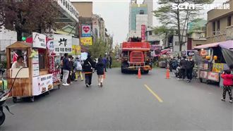 嘉市郵局2路樹倒塌前　壓毀2部轎車及招牌