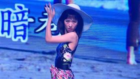 LULU黃路梓茵擔任第一屆金狼獎主持人。（圖／讀者提供）