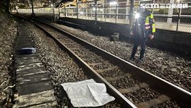 基隆市三坑車站附近軌道發現人類頭蓋骨。（圖／翻攝畫面）