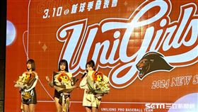 UniGirls為三位學姊舉辦畢業典禮。（圖／記者蔡厚瑄攝影）