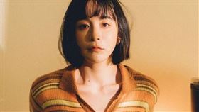 梁凱莉曬出自己國小的照片和影片。（圖／翻攝自梁凱莉IG）