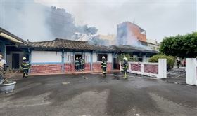 田中陳氏壽山堂遭火焚　85歲老翁燒傷送醫，圖／翻攝畫面