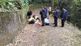 桃園男被擄到新北樹林後墜坡命危！警鎖定1男1女追緝中，圖/翻攝畫面