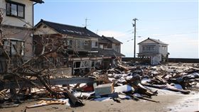 日本能登強震屆滿一個月 災區仍一片殘破日本石川縣能登半島元旦遭遇震度7級強震，珠洲市屋舍約9成毀壞。距離珠洲市街不遠的飯田港一帶受海嘯嚴重侵襲，殘破不堪。中央社記者楊明珠石川攝 113年2月1日