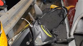 三峽,機車,拋飛,河床（圖／翻攝畫面）