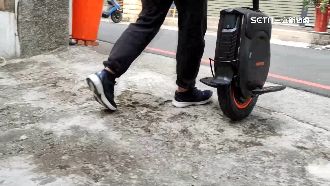 騎電動滑板車突不適　男摔正面著地腦震盪