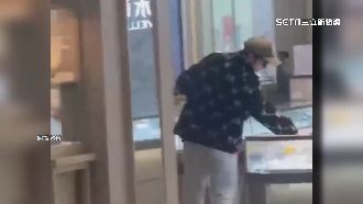 鐵鎚男搶珠寶店遭逮　嗆「有外交豁免權」