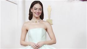 艾瑪史東 第96屆奧斯卡星光大道。（圖／美聯社／達志影像）