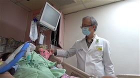 彰化小姊妹車禍19天，醫師報喜：姊姊昏迷6，眼睛可睜開，眼珠可以動，應該快醒了，妹妹昏迷3(圖／翻攝畫面)