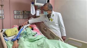 彰化小姊妹車禍19天，醫師報喜：姊姊昏迷6，眼睛可睜開，眼珠可以動，應該快醒了，妹妹昏迷3(圖／翻攝畫面)