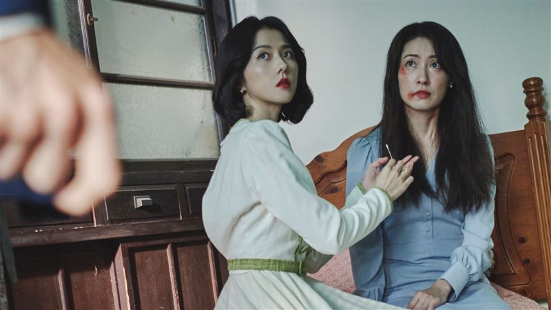 女星遭「家暴」　淚崩吐淒慘身世惹網心疼