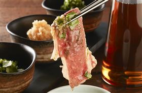 多達11種各國高品質肉品，加價100元，升級享用A5日本和牛與MBS8-9+澳洲和牛吃到飽。（圖／乾杯集團提供）