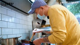 供應待用餐卻曾遭排隊民眾飆罵，曾中田一度邊哭邊做，最終轉念堅持行善。（圖／記者戴華辰攝影）