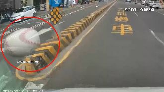 全壘打！天外棒球K中車　駕駛驚嚇急剎