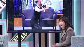 媒體人王淺秋（右）上大霈、視網膜（左、中）節目（圖／公視提供）