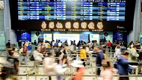 桃機湧現出國人潮桃機春節疏運從7日起至15日共9天，預估總運量上看116萬人次，平均日均量約12.8萬人次，依據桃園國際機場公司航班運量整點人數預報表，8日的出入境及轉機旅客逾13萬7000人次。中央社記者吳睿騏桃園機場攝  113年2月8日