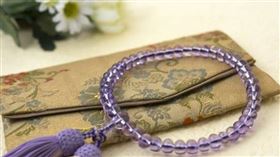 一名女子抱怨男友阿公過世，一堆喪葬事宜，導致2人無法約會。（示意圖／翻攝自photoAC）