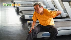 保護腰椎的方法，就是盡量讓腰椎維持在「中立位」上，不要過挺；也不要過彎。