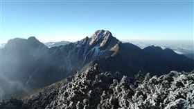 玉山深夜降下冰霰，氣象署分享今晨玉山美景。（圖／氣象署提供）