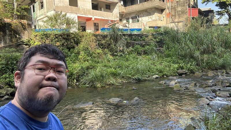黃國昌汐止違建開拆了！四叉貓奔現場合照